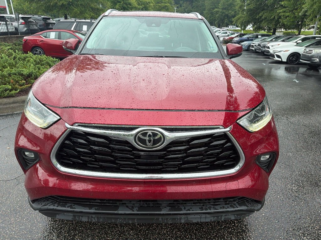 Used 2022 Toyota Highlander Limited FWD image 3