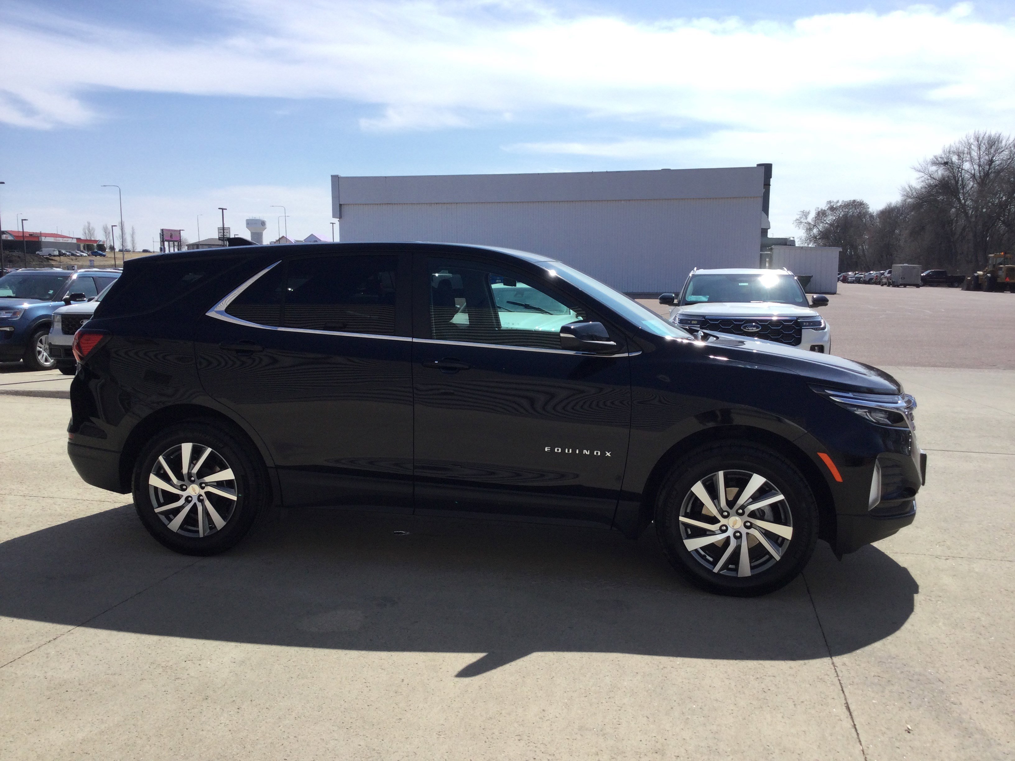 Used 2023 Chevrolet Equinox LT image 3