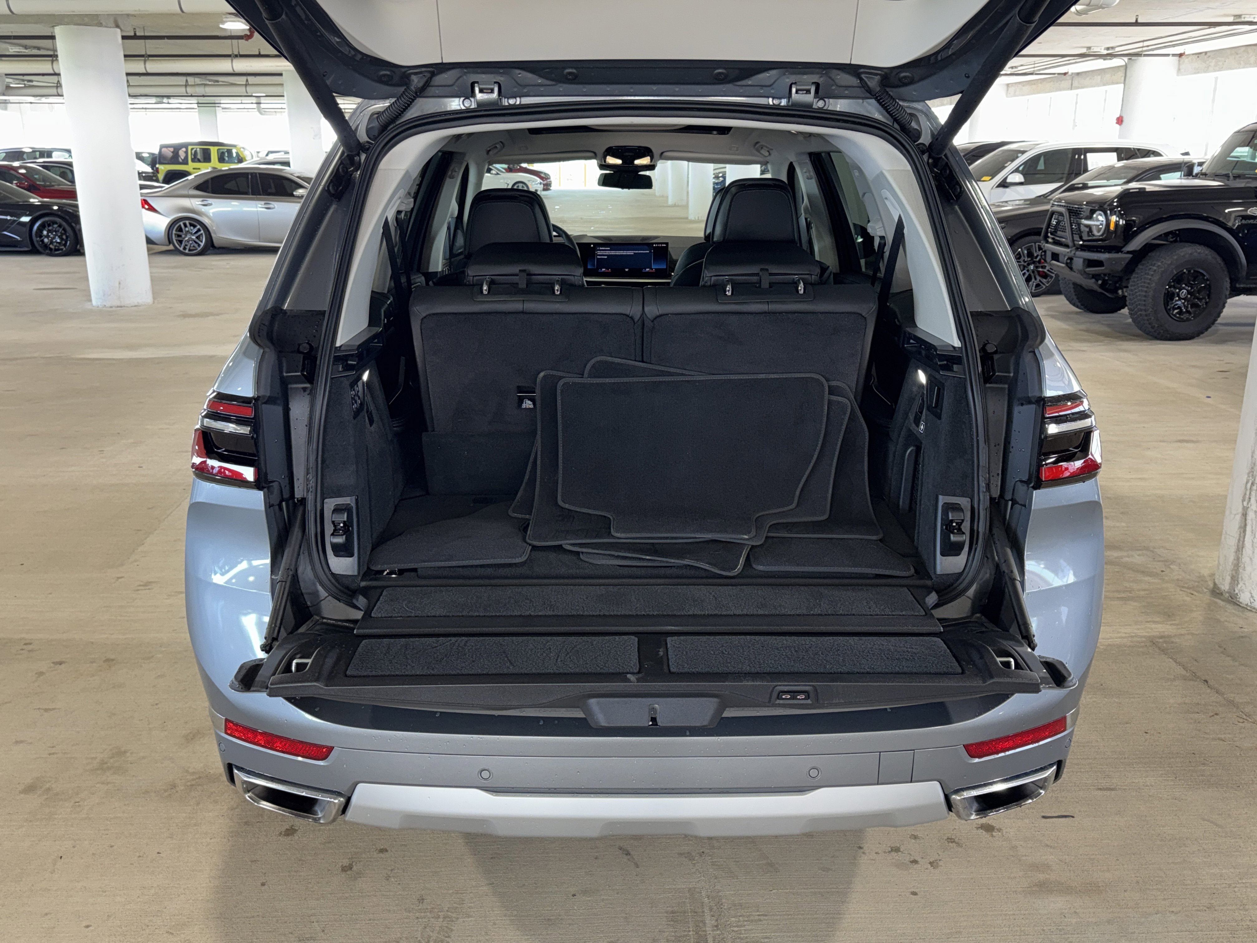 Used 2023 BMW X7 xDrive40i w/ Premium Package image 14