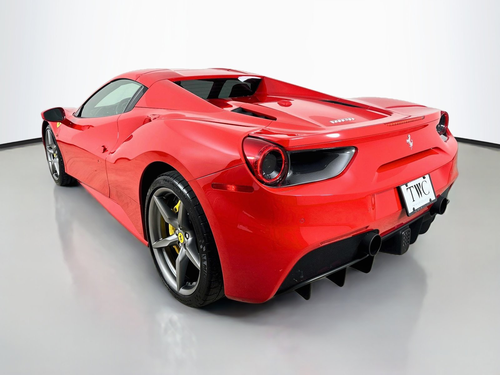 Used 2018 Ferrari 488 Spider RWD image 7