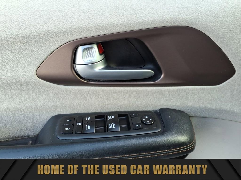 Used 2017 Chrysler Pacifica Touring-L image 13