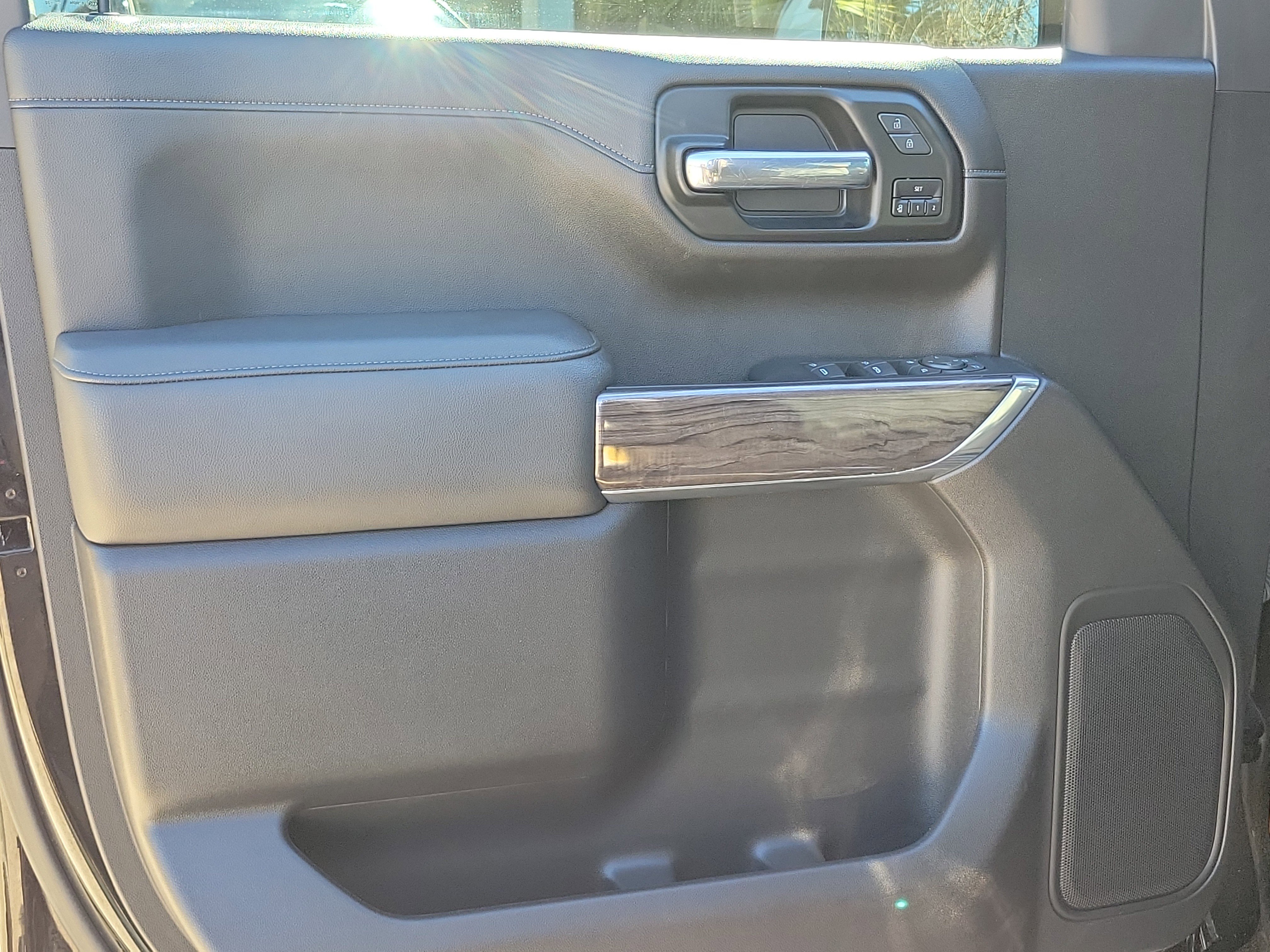 Used 2022 Chevrolet Silverado 1500 LTZ image 22