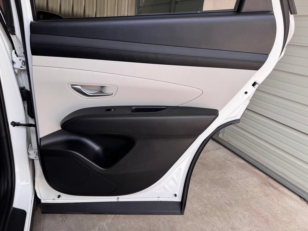 Certified 2025 Hyundai Tucson SE FWD image 19