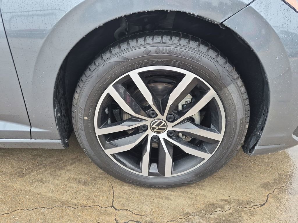 Used 2025 Volkswagen Jetta SE FWD image 10