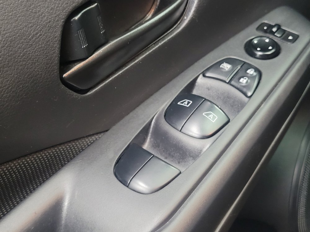 Used 2022 Nissan Kicks S FWD image 27