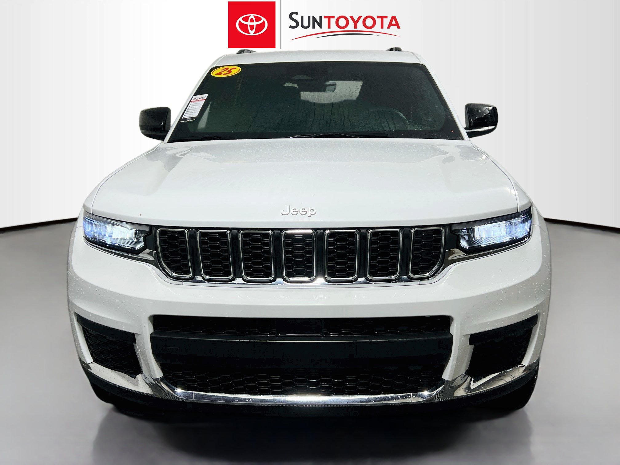 Used 2025 Jeep Grand Cherokee L Laredo RWD image 10