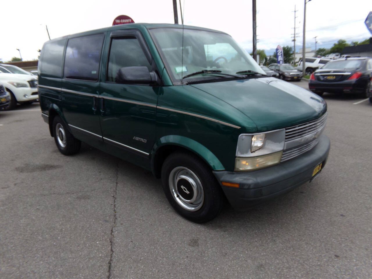 Used 1998 Chevrolet Astro w/ Convenience Group RWD image 6