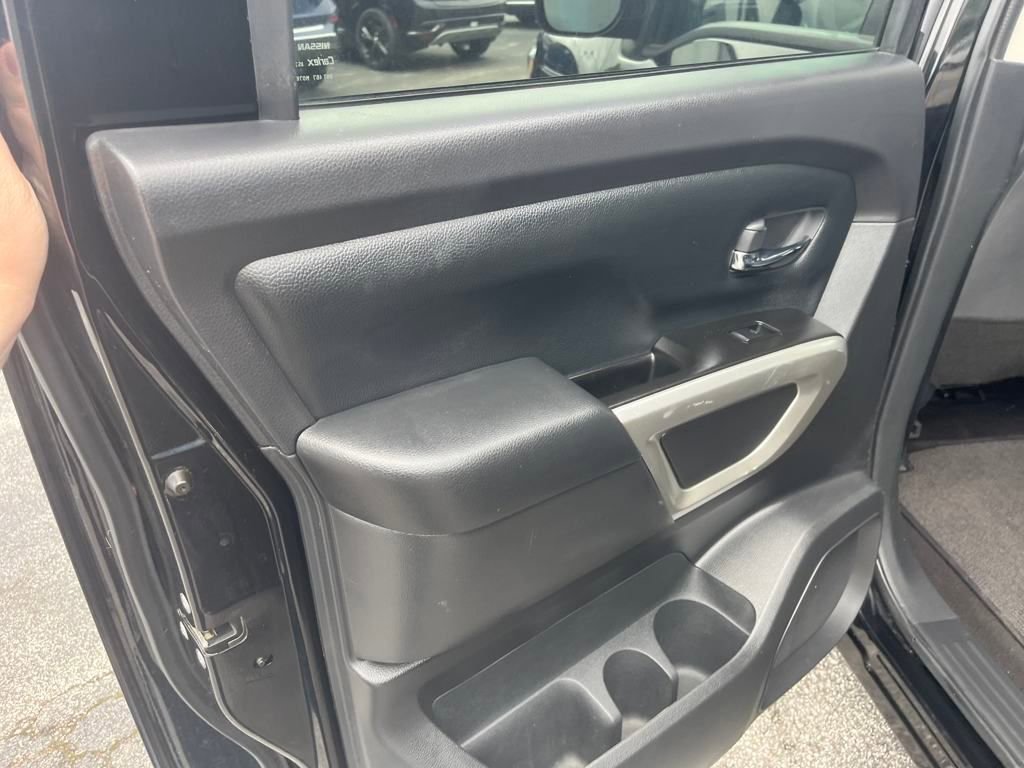 Used 2023 Nissan Titan SV image 22