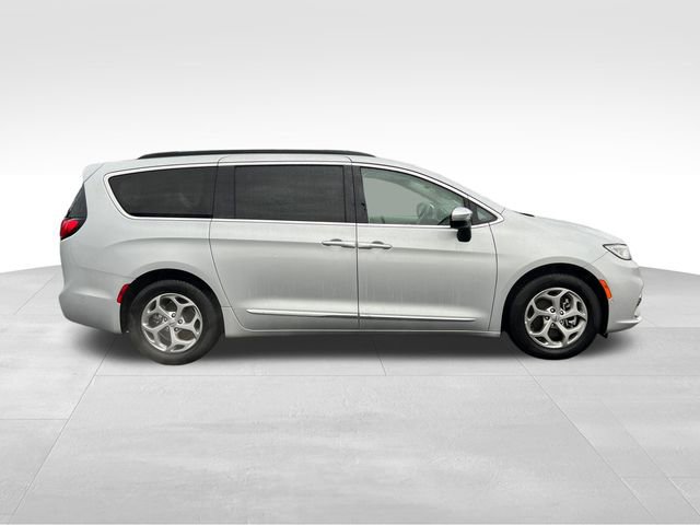 Used 2023 Chrysler Pacifica Limited image 10