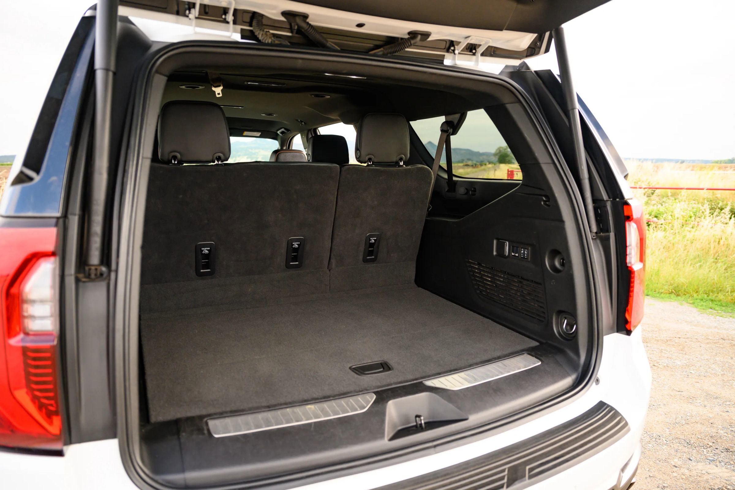 Used 2025 GMC Yukon XL AT4 AWD/4WD image 47