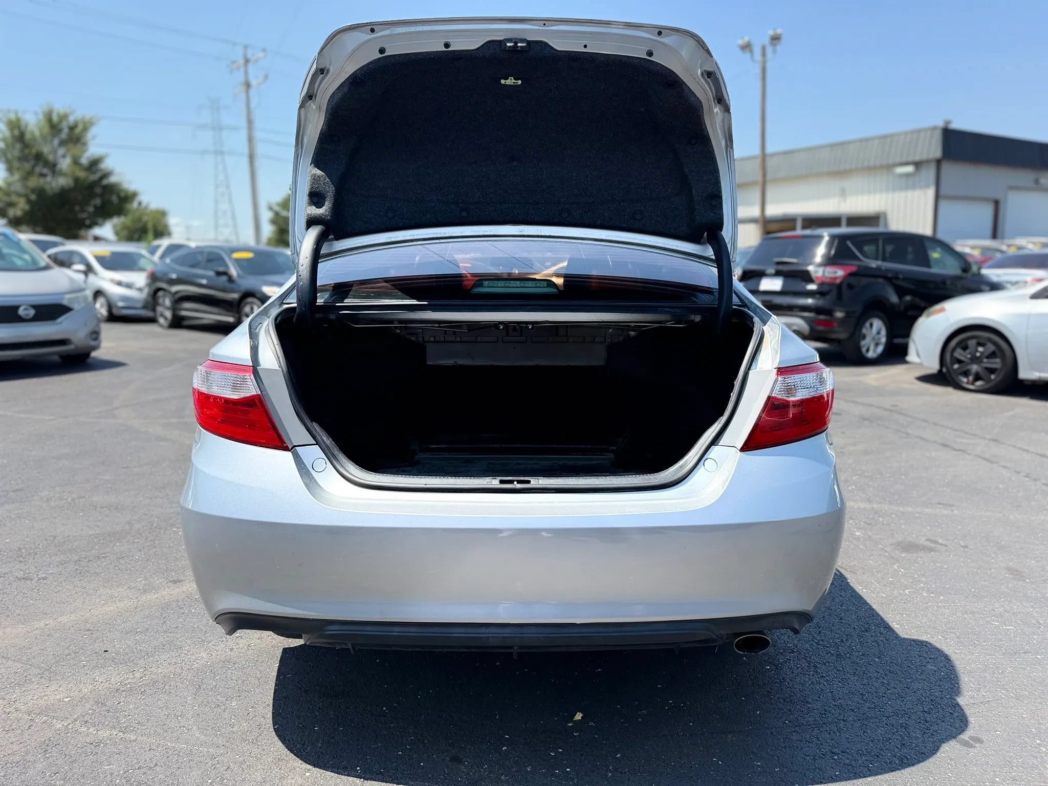 Used 2017 Toyota Camry SE FWD image 31