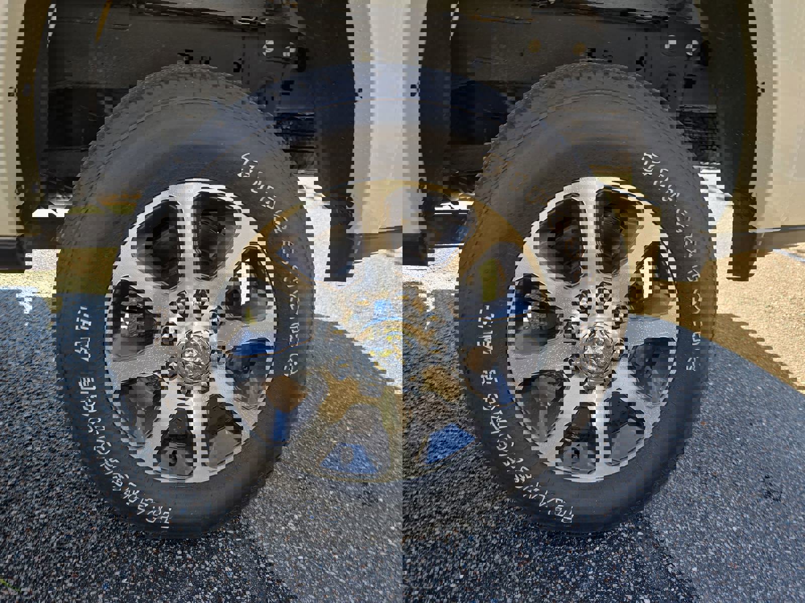 Used 2024 RAM 2500 Limited w/ Safety Group image 35