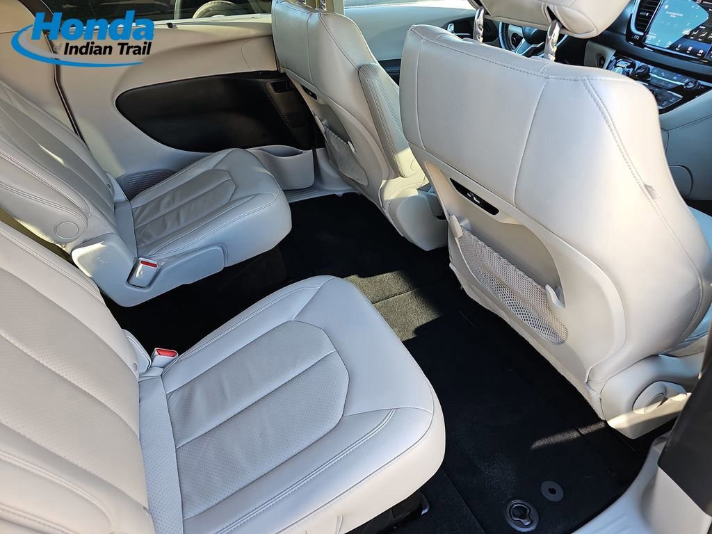 Used 2021 Chrysler Pacifica Touring-L image 12