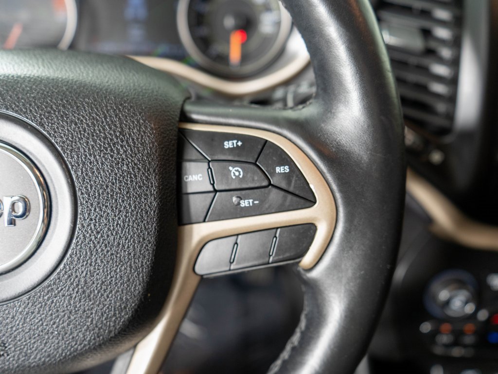 Used 2018 Jeep Cherokee Limited image 16