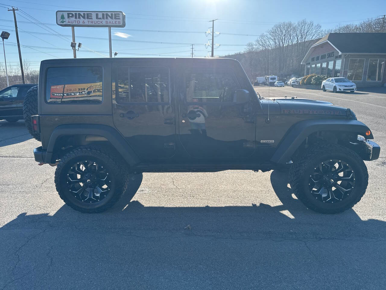 Used 2018 Jeep Wrangler Unlimited Rubicon image 2
