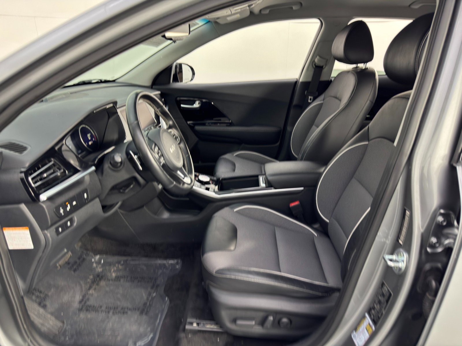 Used 2022 Kia Niro EX w/ Cold Weather Package FWD image 15