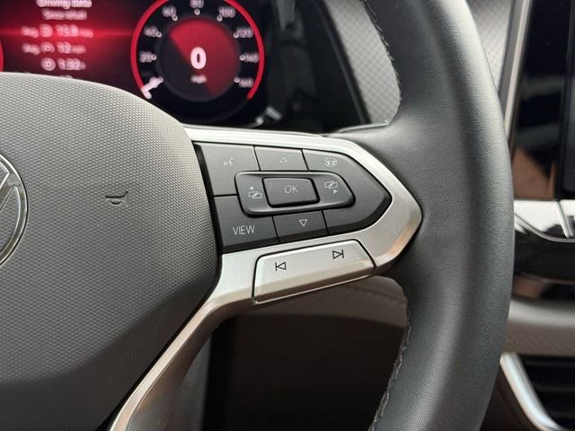 Used 2025 Volkswagen Atlas Peak Edition SE image 12