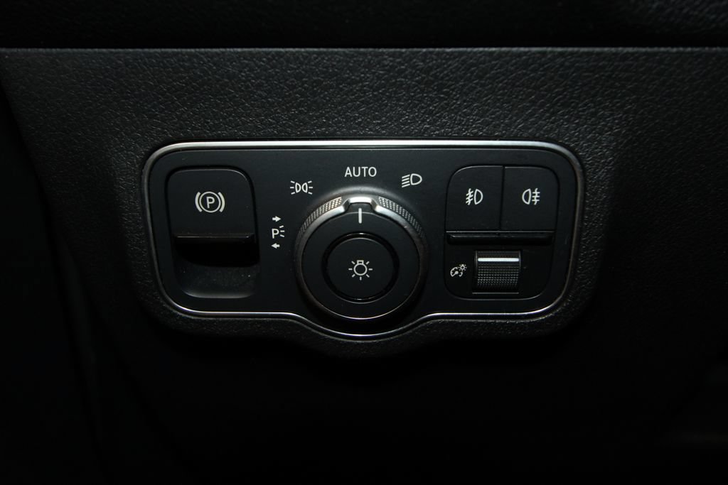 Used 2022 Mercedes-Benz GLB 250 4MATIC image 10