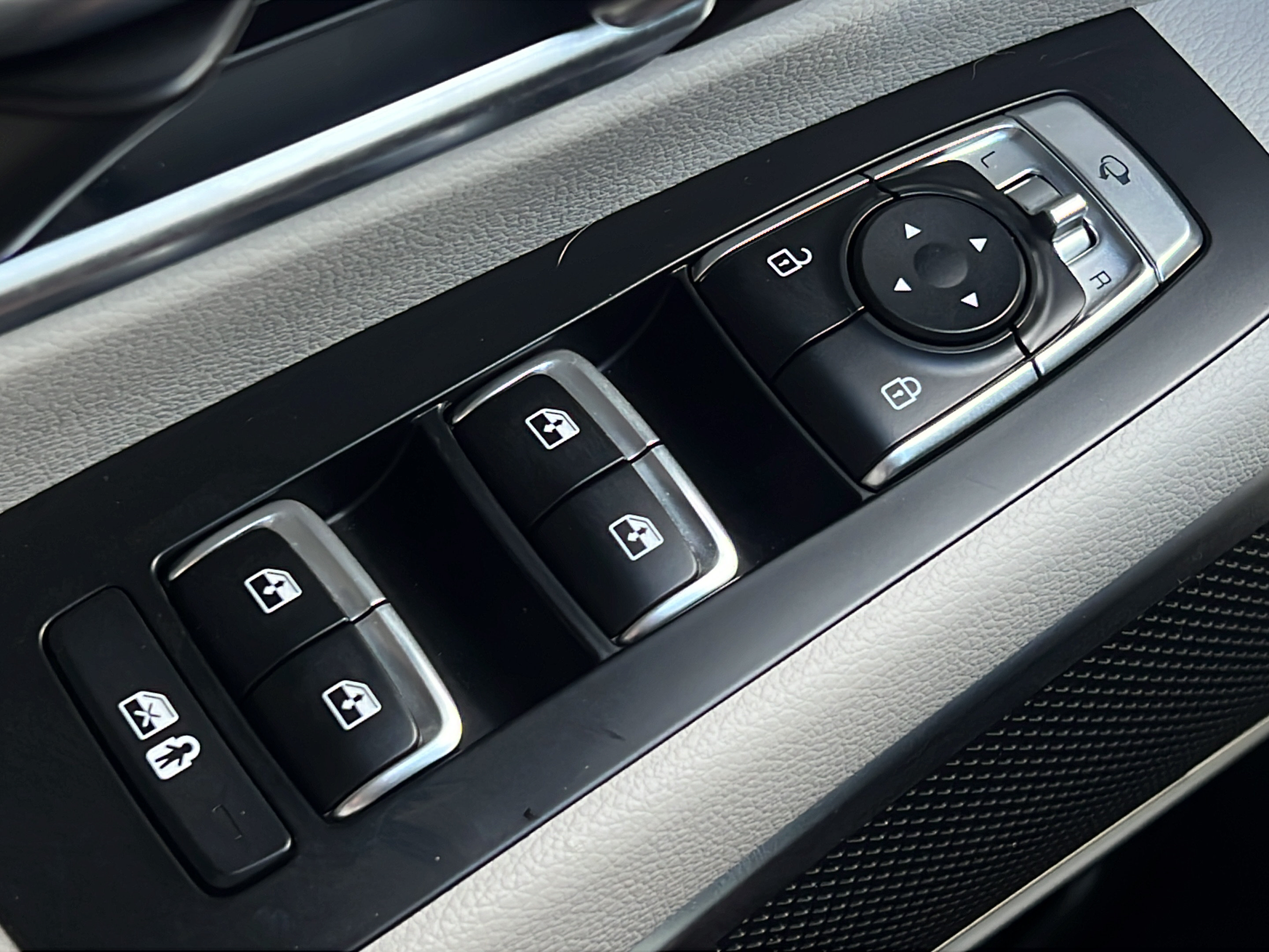 Certified 2022 Kia Telluride SX w/ Towing Package FWD image 20