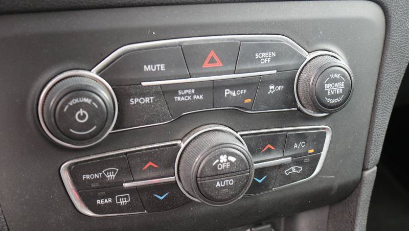 Used 2019 Dodge Charger SXT AWD/4WD image 13