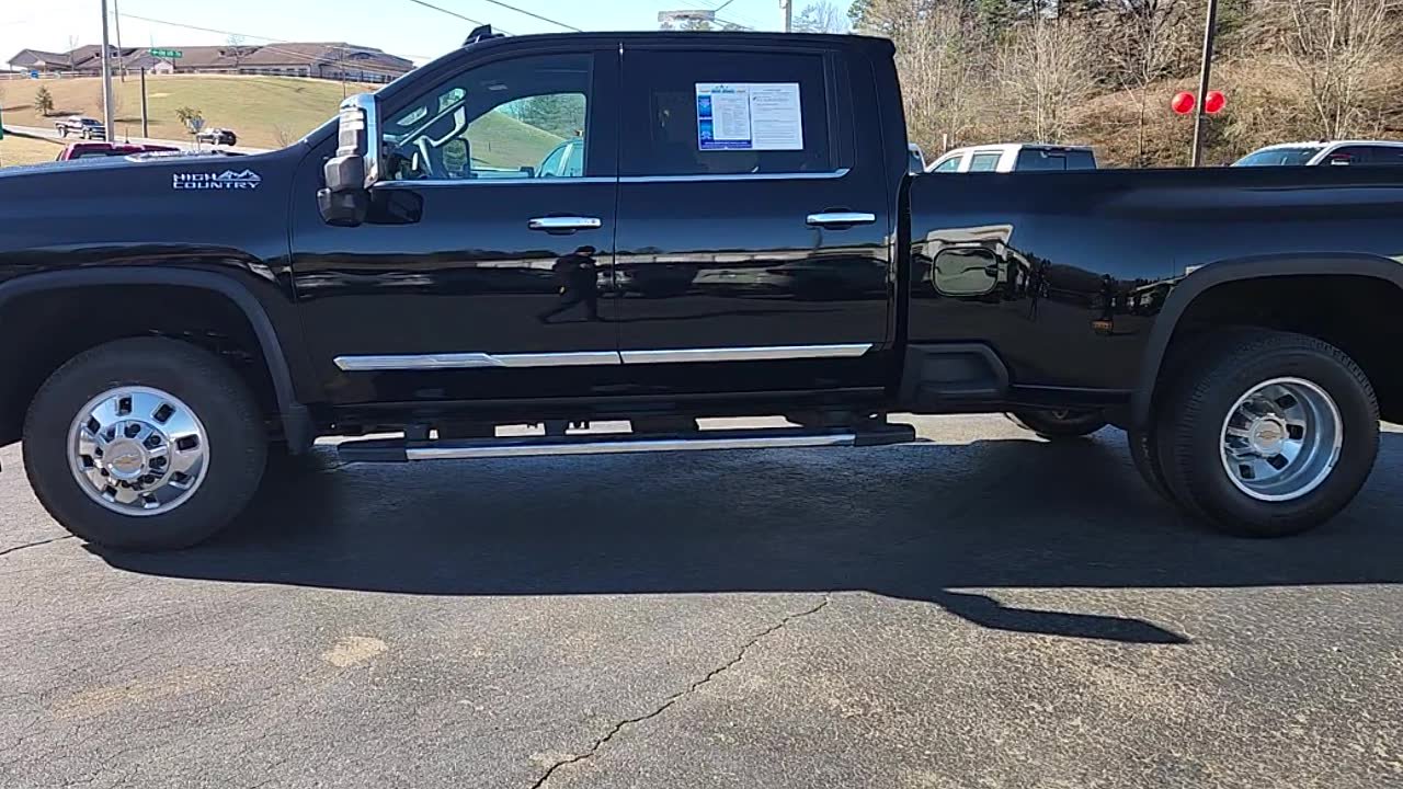 Used 2025 Chevrolet Silverado 3500 High Country w/ High Country Premium Package image 4