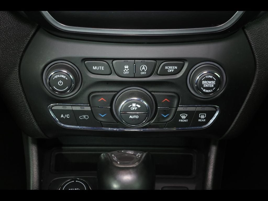 Used 2022 Jeep Cherokee Latitude Lux AWD/4WD image 26