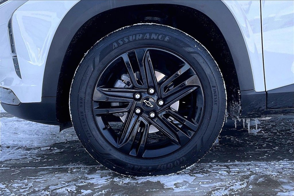 Used 2025 Chevrolet Trax ACTIV w/ Sunroof Package image 9