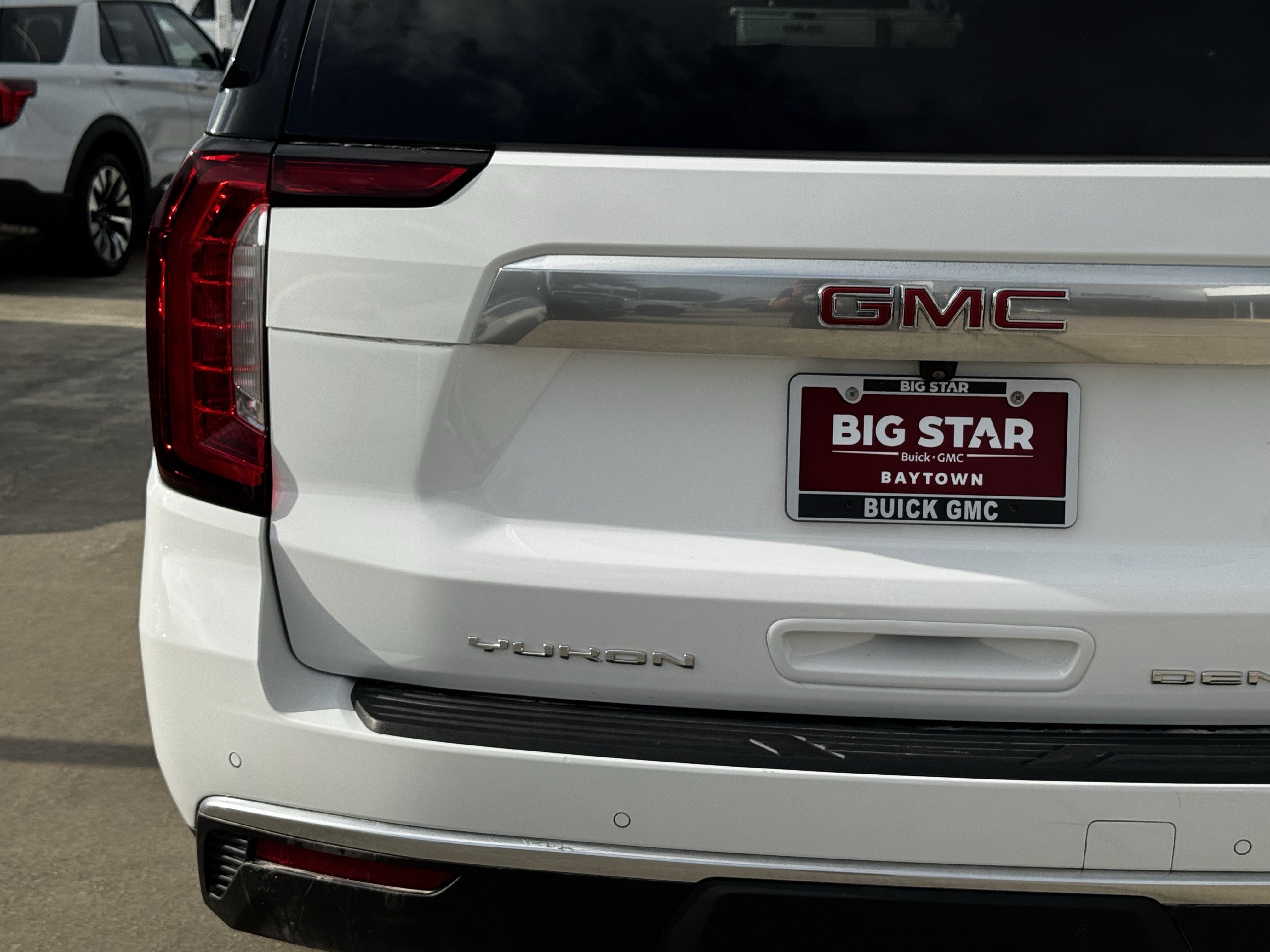 Used 2024 GMC Yukon XL Denali AWD/4WD image 11