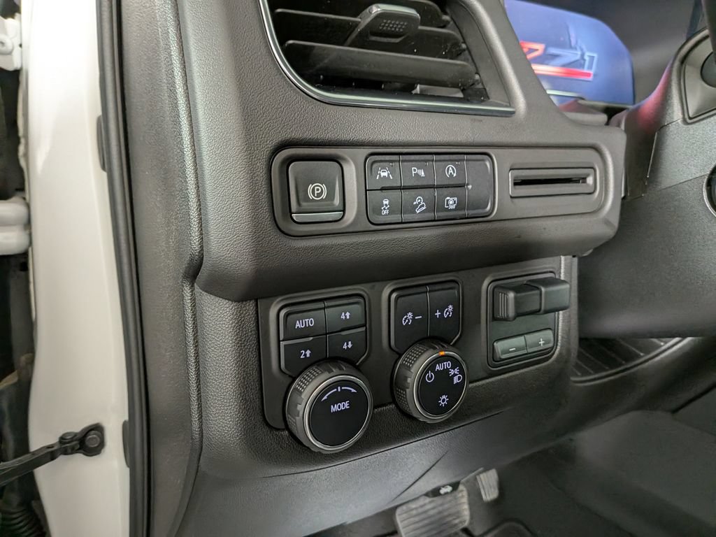 Certified 2024 Chevrolet Suburban Z71 w/ Luxury Package AWD/4WD image 21