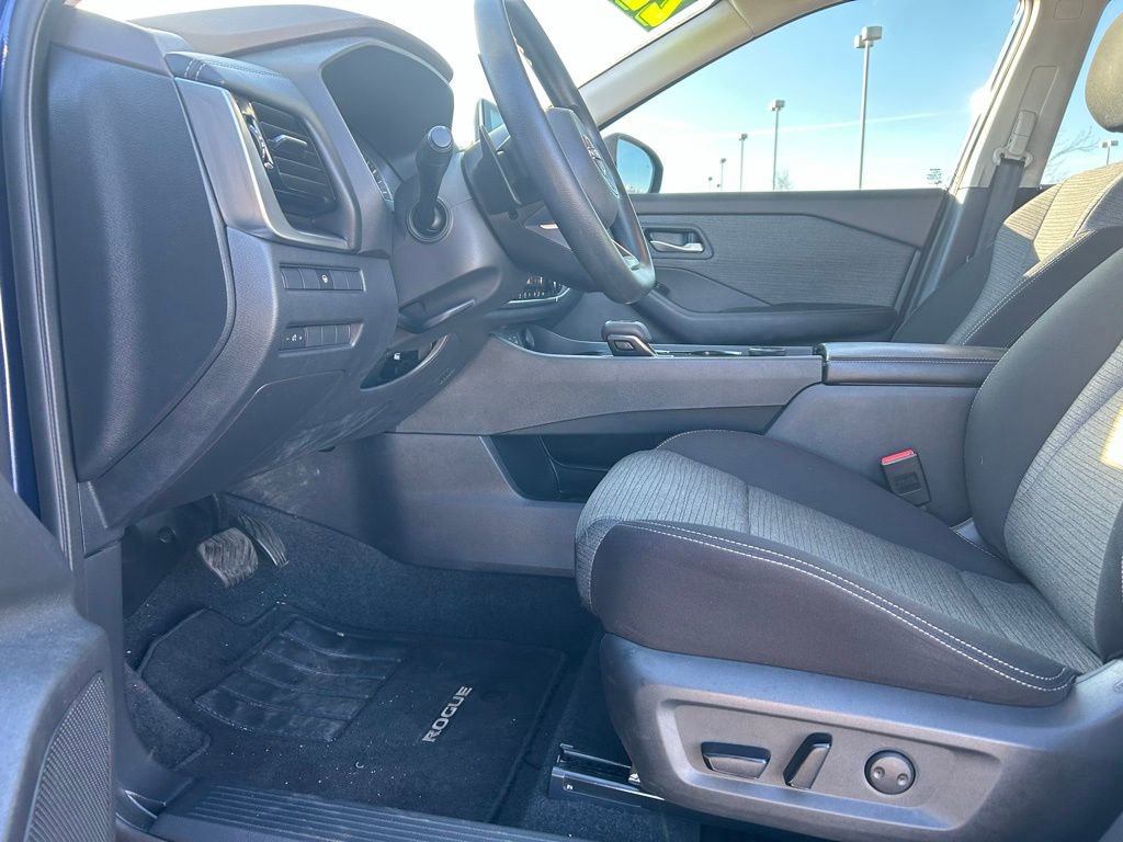 Used 2022 Nissan Rogue SV image 24