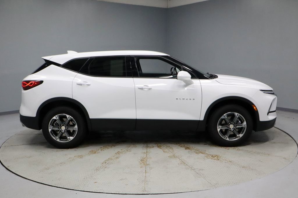 Used 2025 Chevrolet Blazer LT AWD/4WD image 12