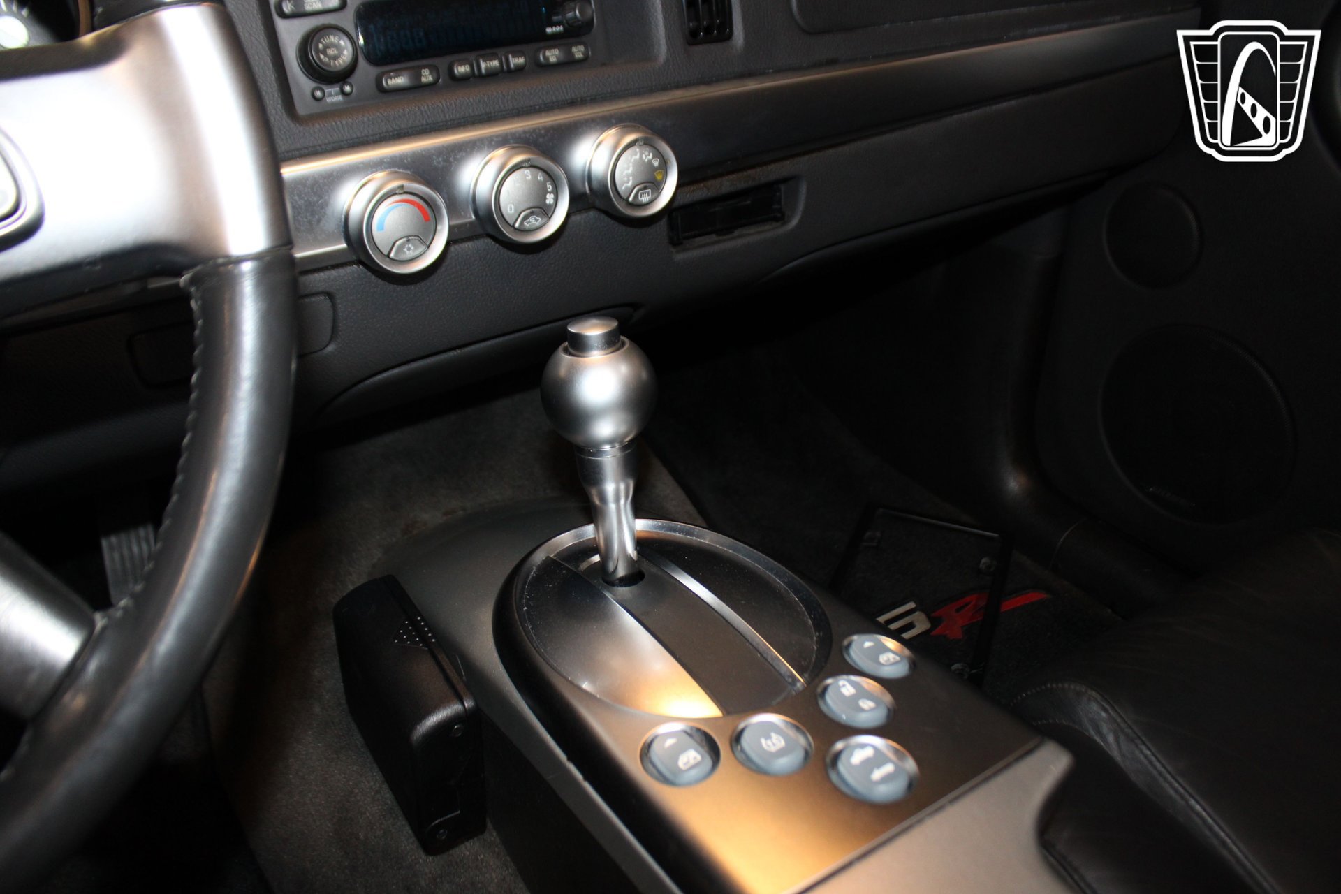 Used 2004 Chevrolet SSR w/ Preferred Equipment Group RWD image 10