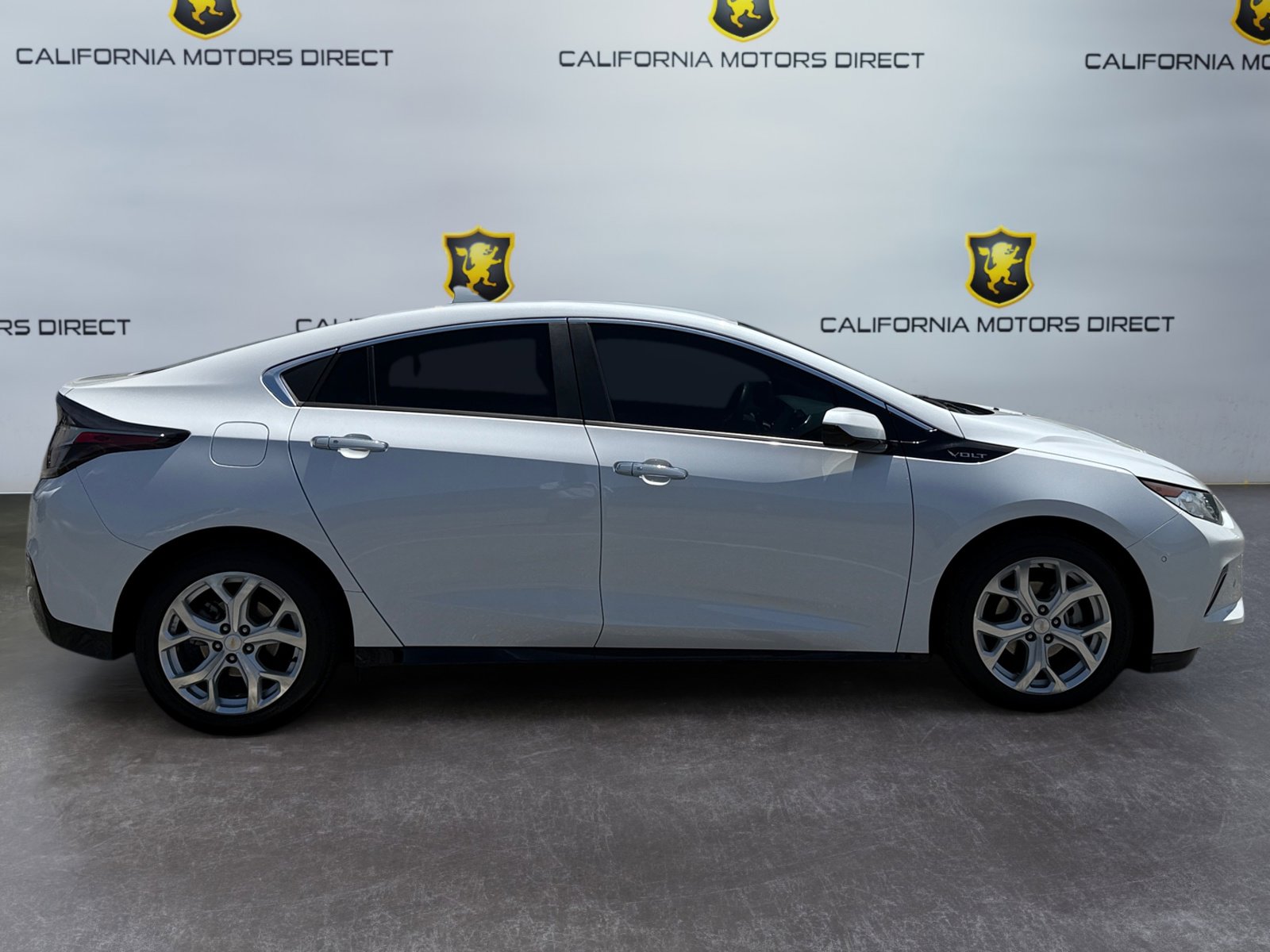 Used 2016 Chevrolet Volt Premier w/ Driver Confidence Package FWD image 6