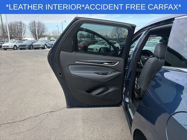 Used 2023 Buick Enclave Essence image 28