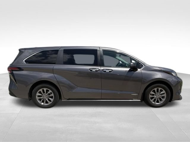 Used 2021 Toyota Sienna XLE AWD/4WD image 21