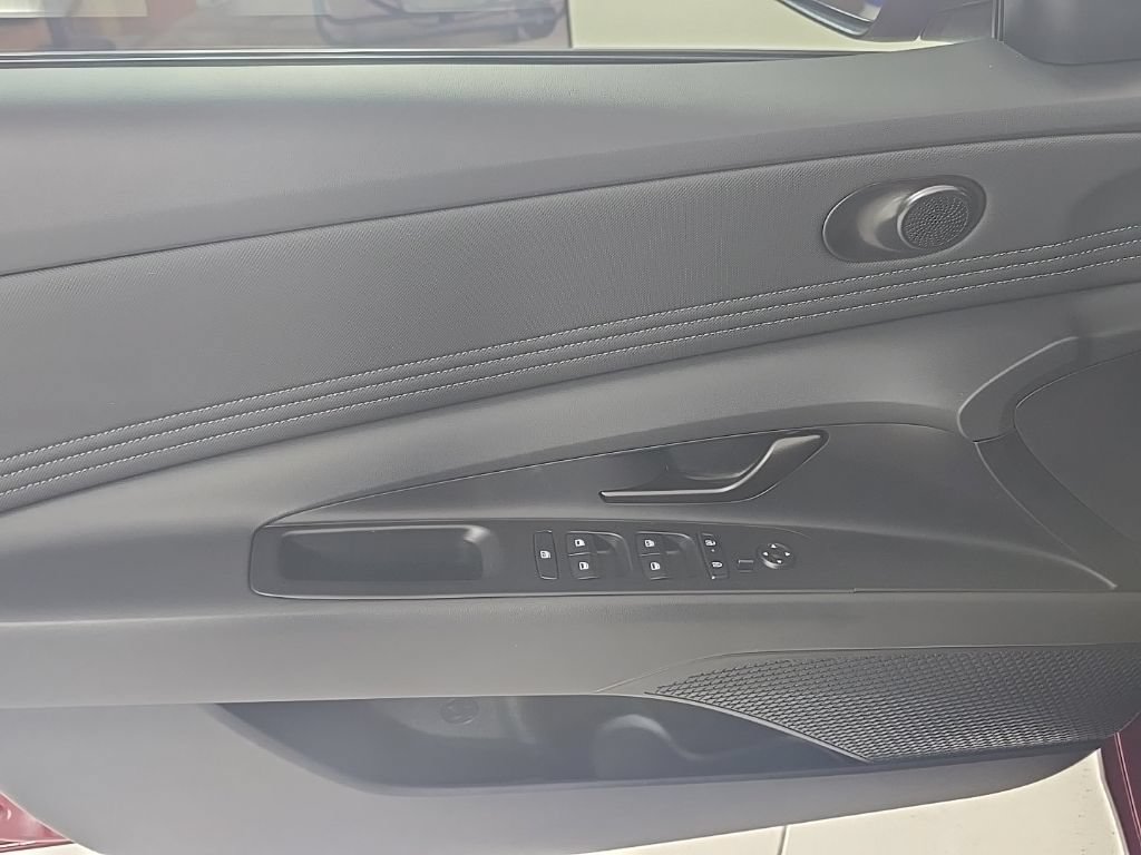 New 2025 Hyundai Elantra SEL FWD image 11