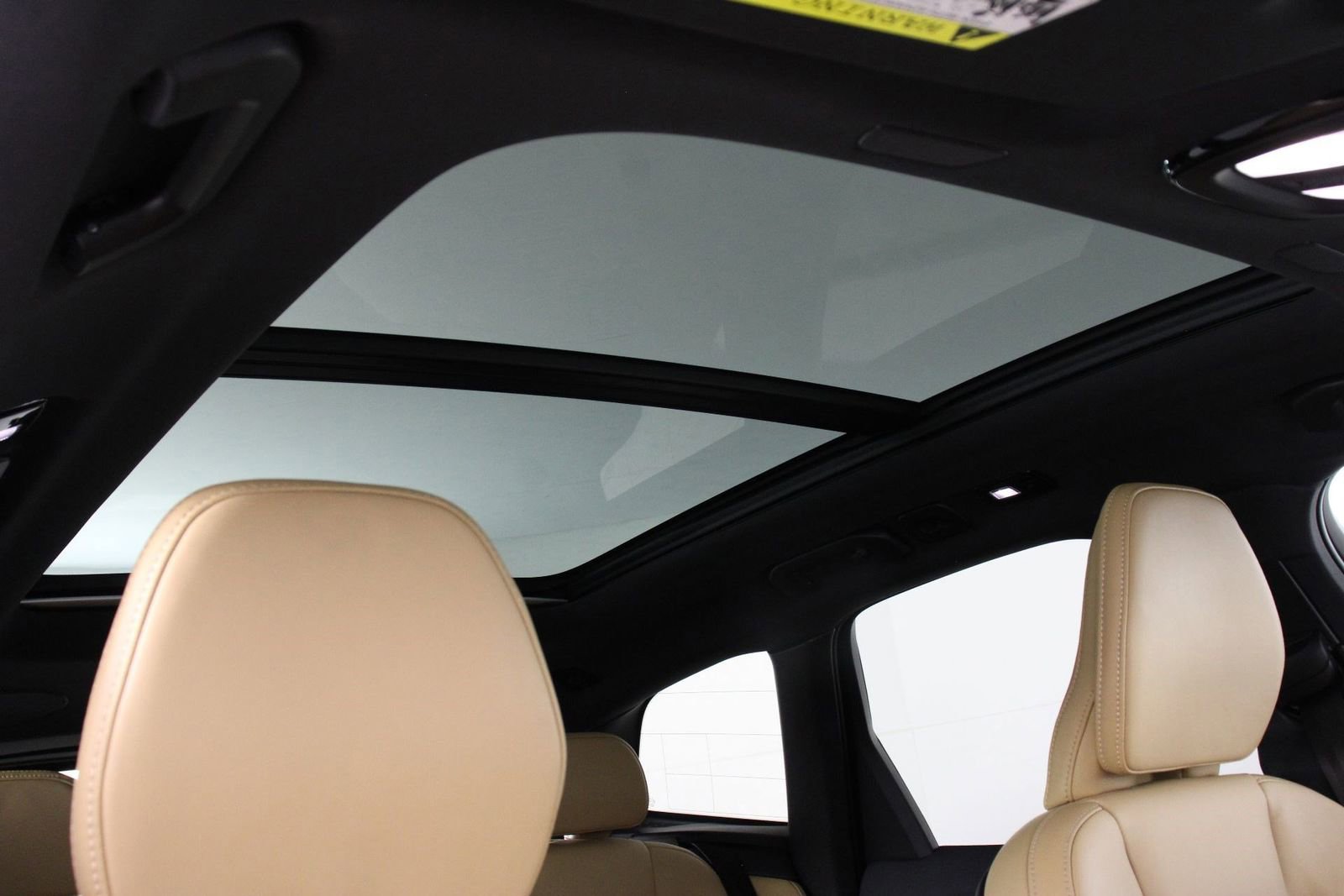 Certified 2023 Volvo XC60 B5 Ultimate w/ Climate Package image 23