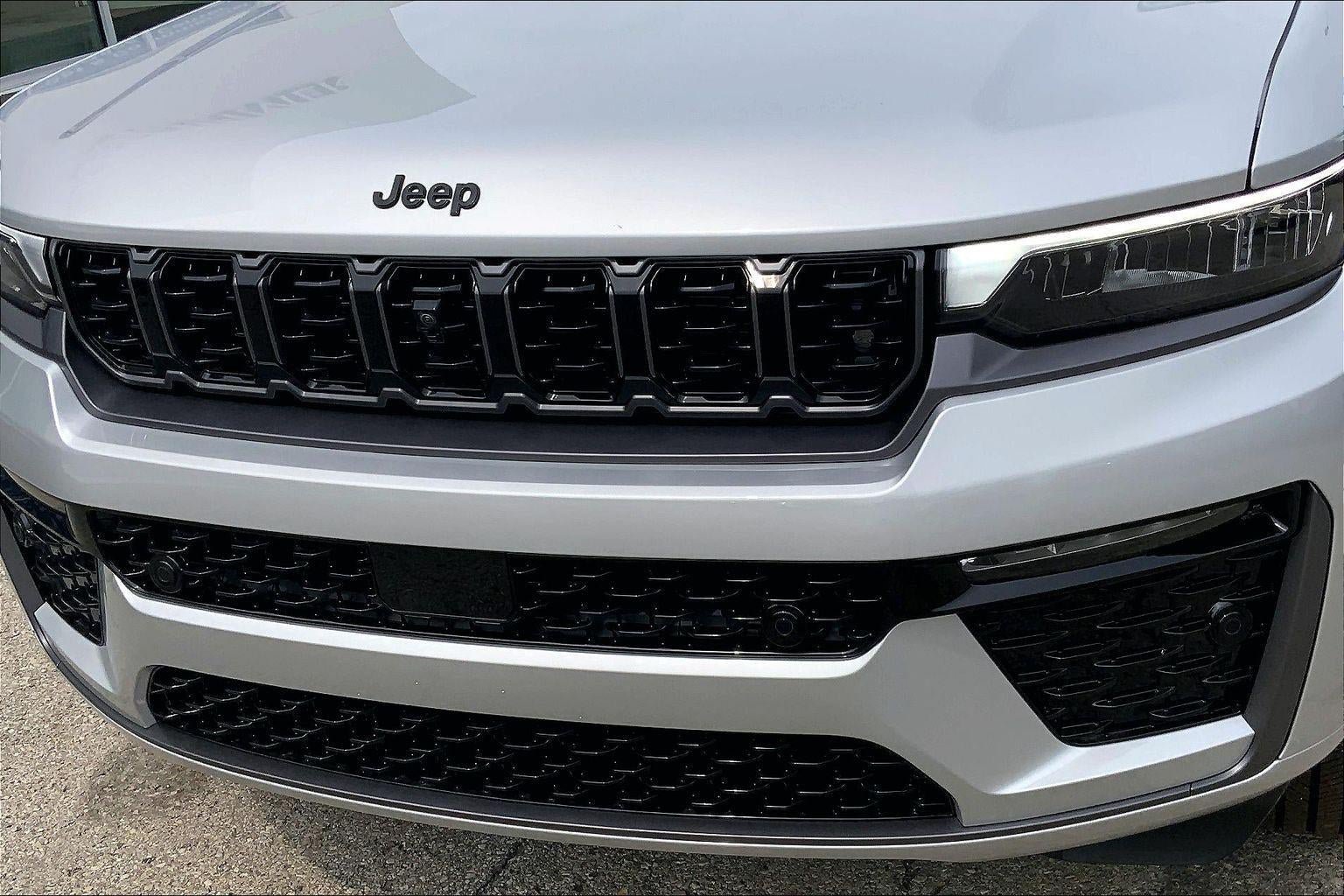 New 2026 Jeep Grand Cherokee Summit w/ Obsidian Package AWD/4WD image 25