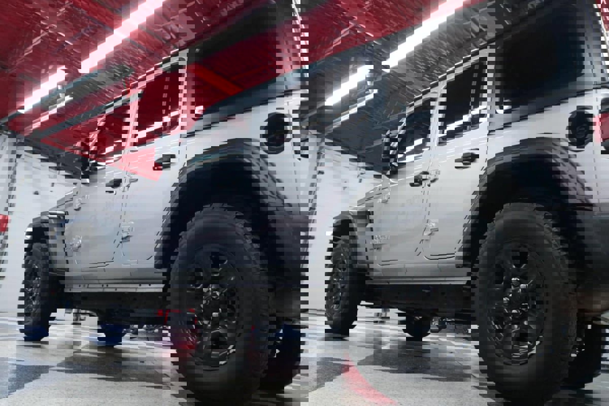 Used 2018 Jeep Wrangler Unlimited Sport image 35