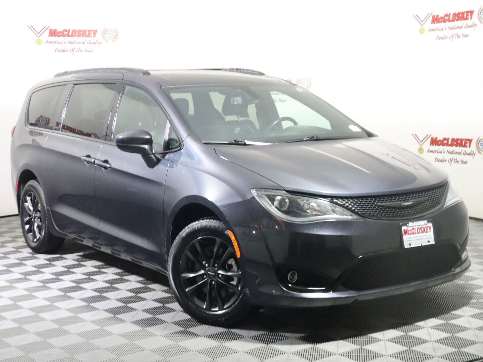 Used 2020 Chrysler Pacifica Touring-L AWD/4WD image 2