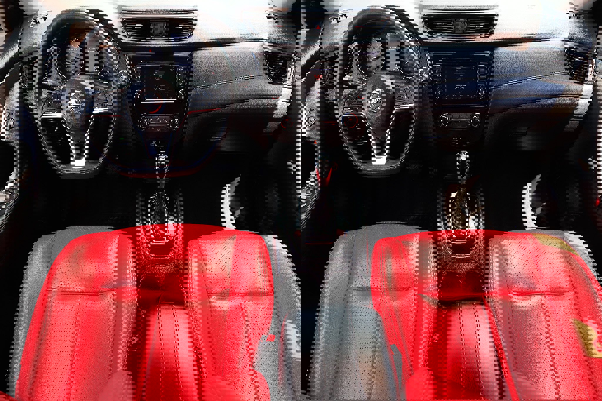 Used 2019 Nissan Rogue SV image 2