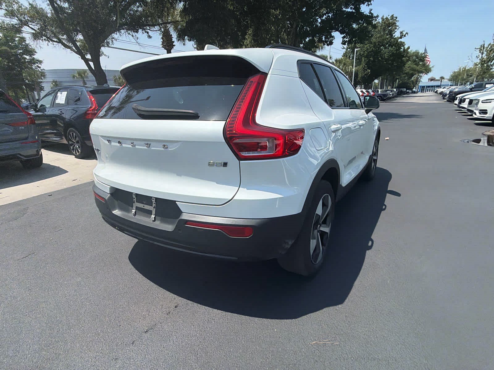 Used 2024 Volvo XC40 B5 Core AWD/4WD image 15