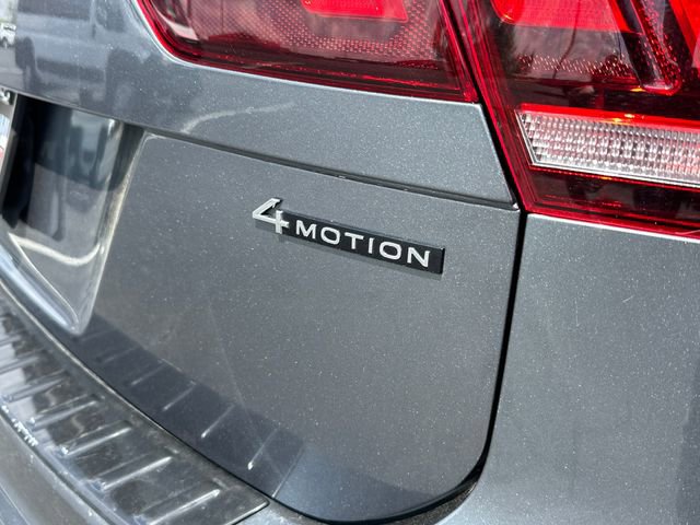 Used 2022 Volkswagen Tiguan SE R-Line AWD/4WD image 9