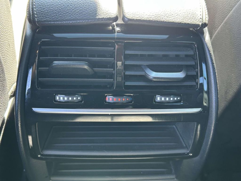 Used 2018 BMW 530i w/ Premium Package image 16