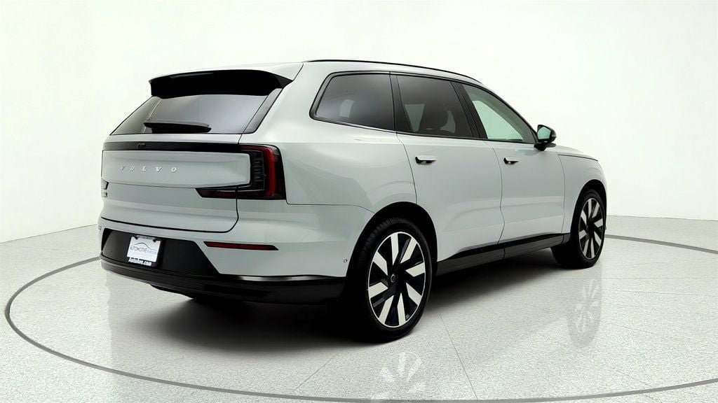 Used 2025 Volvo EX90 Ultra AWD/4WD image 5