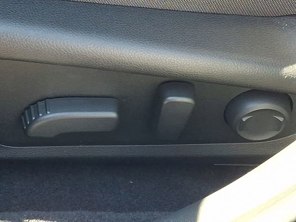 Used 2025 Subaru Crosstrek 2.0i Premium image 25