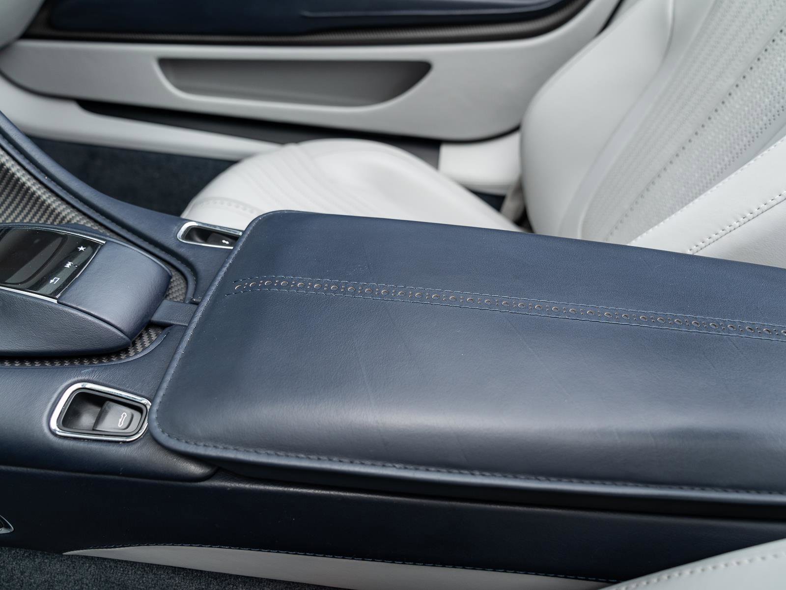 Used 2020 Aston Martin DB11 Volante image 42