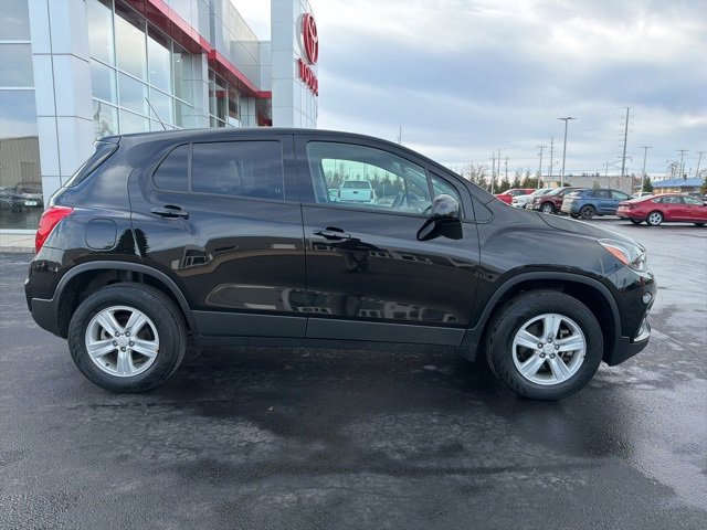 Used 2022 Chevrolet Trax LS w/ Tint and Cruise Package image 8