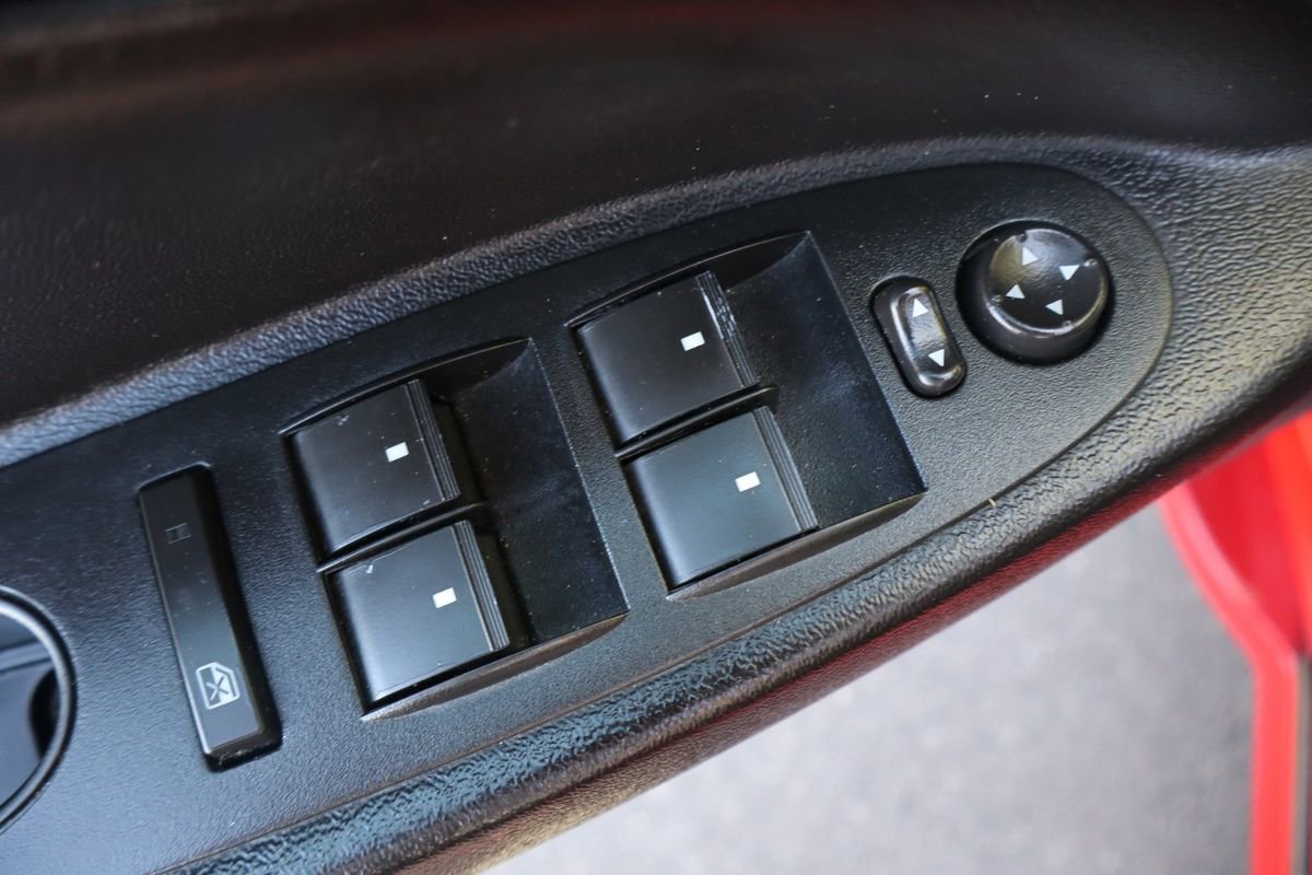 Used 2011 Chevrolet HHR LS image 27