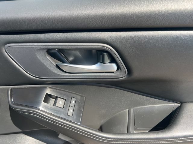 Used 2025 Nissan Rogue SV FWD image 35